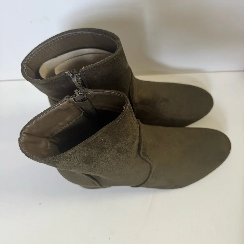 Elegant Olive Ankle Booties Size 8 - Picture 6 of 12